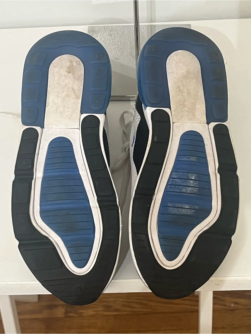 Nike White Mesh & Blue Accent Air Cushion Sneaker Youth Size 3